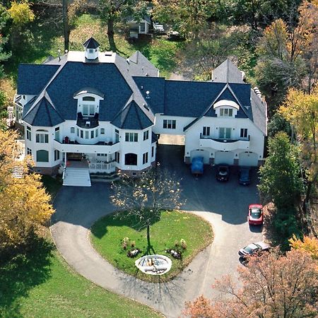 The Columbia Inn At Peralynna Exterior photo