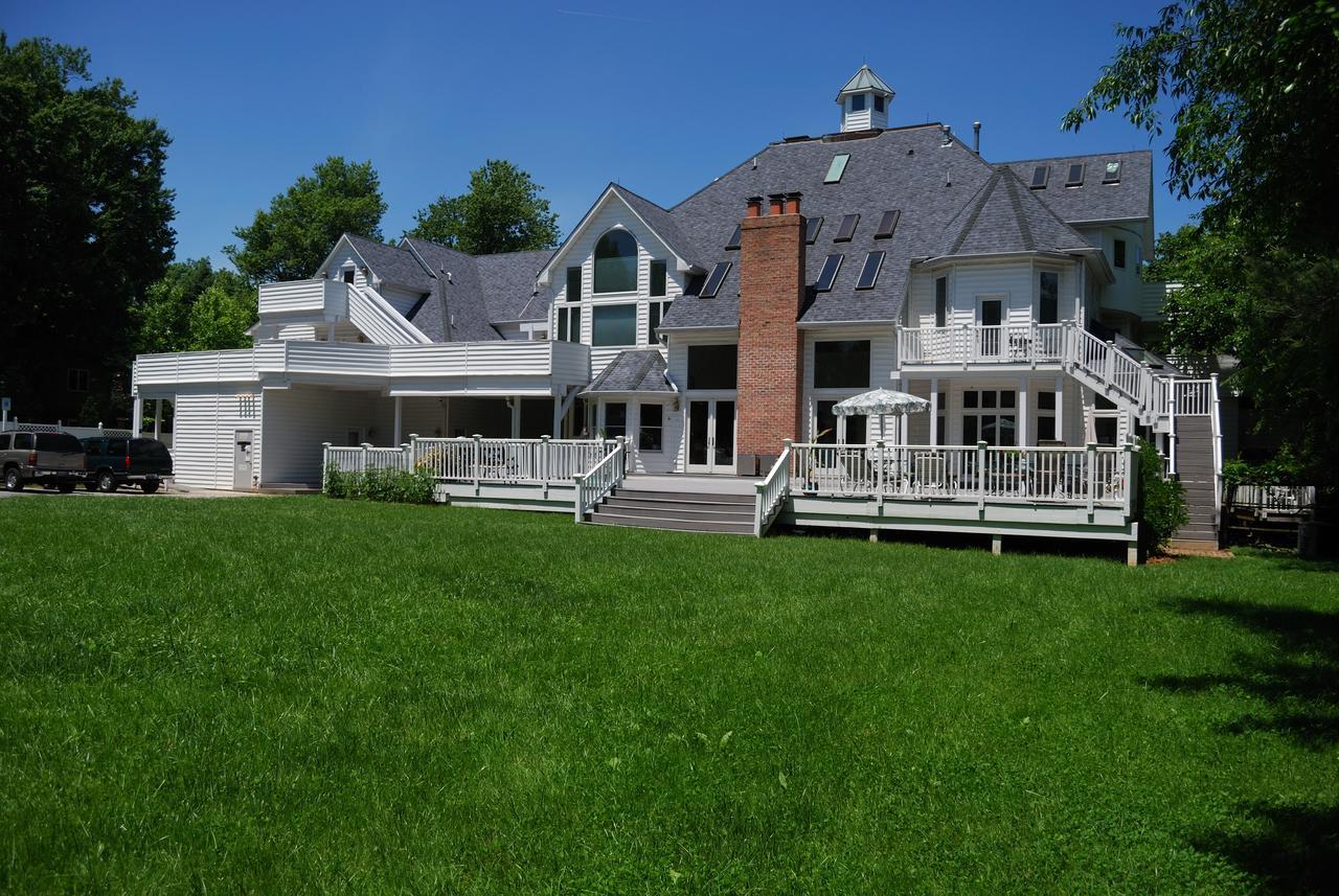 The Columbia Inn At Peralynna Exterior photo